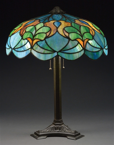 AMERICAN LEADED GLASS TABLE LAMP.