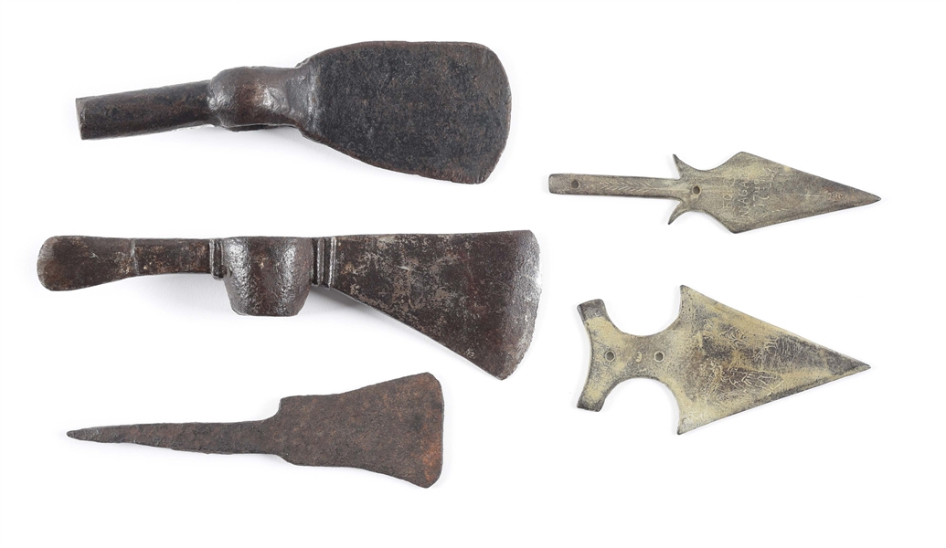 LOT OF 5: 18TH CENTURY TOMAHAWK HEADS AND COMMEMORATIVE POINTS.