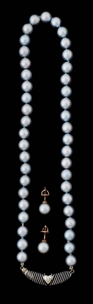 LADIES SILVER BLUE CULTURED PEARL STRAND NECKLACE AND EARRING SET. 