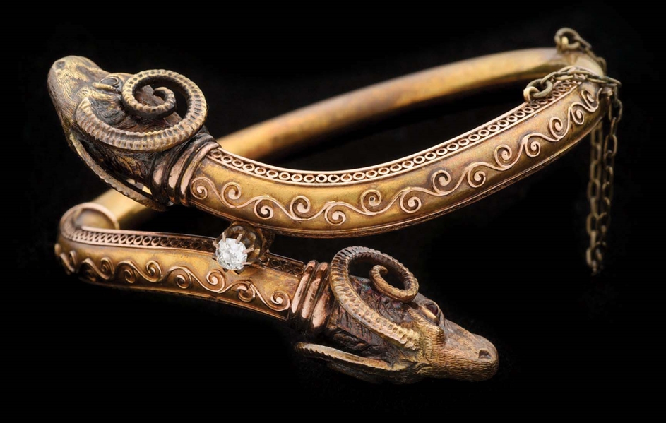 VICTORIAN L. HOLTBUER 14K GOLD & DIAMOND RAMS HEAD ETRUSCAN BRACELET IN W/ORIGINAL FITTED CASE.