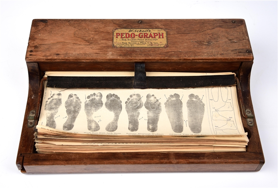VERY EARLY DR. SCHOLLS PEDO-GRAPH "THE SILENT FOOT ANALYST" DISPLAY. 