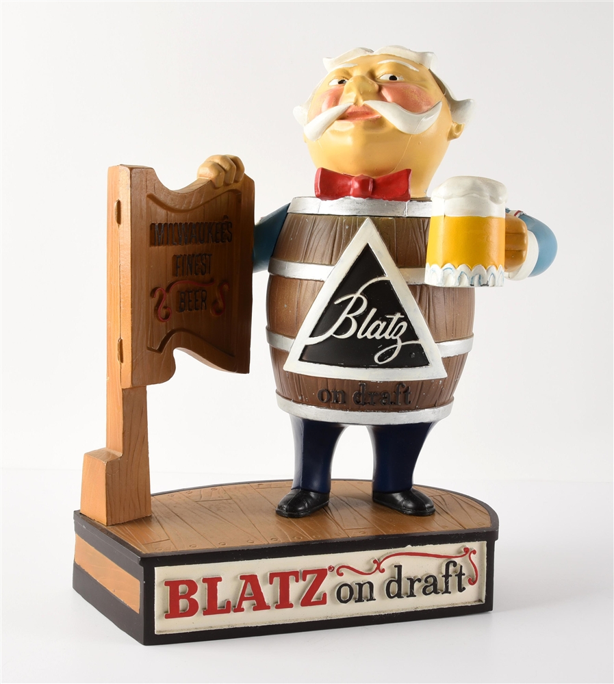 BLATZ BEER BACK BAR ADVERTISING DISPLAY.