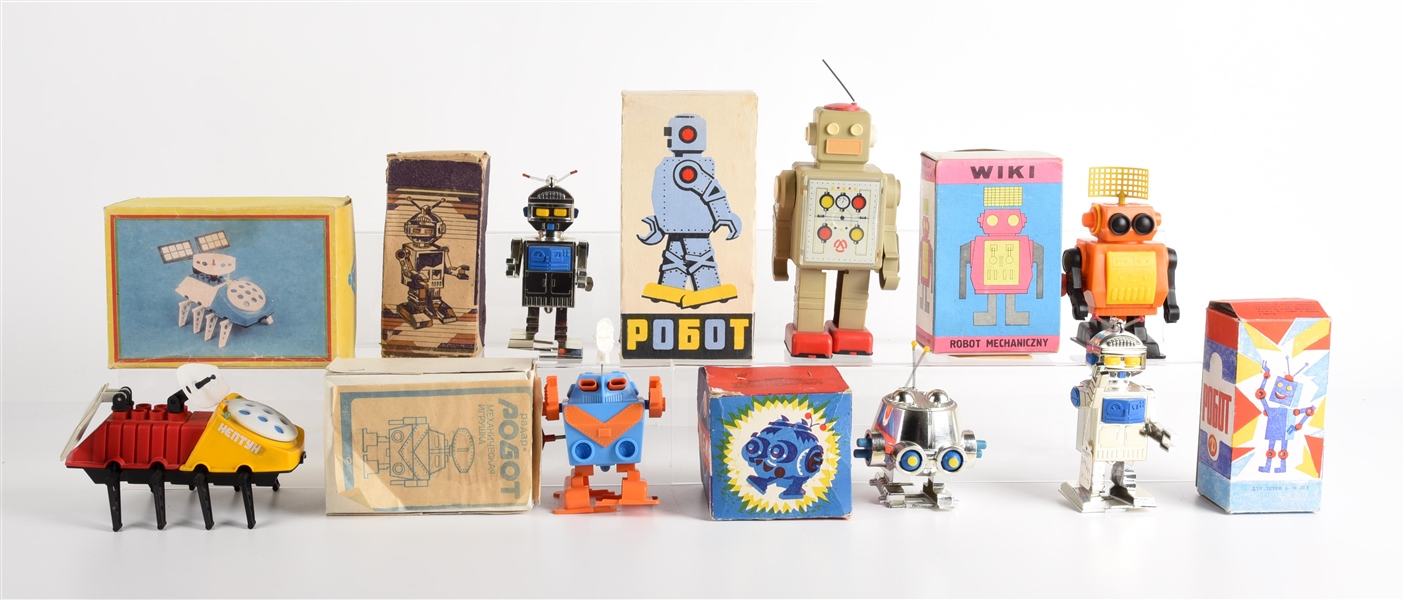 LOT OF 7: VARIOUS FOREIGN MADE PLASTIC ROBOTS.