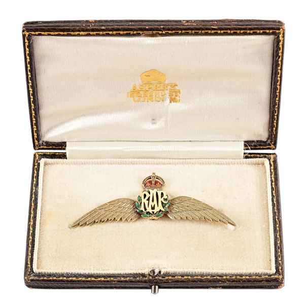 BRITISH WWII CASED JEWLER MADE ROYAL AIR FORCE SWEETHEART WINGS.