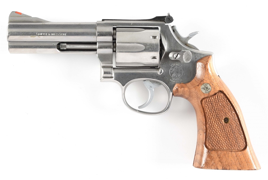 (M) SMITH & WESSON MODEL 686 DOUBLE ACTION REVOLVER.