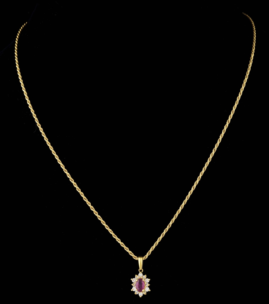 18K YELLOW GOLD RUBY & DIAMOND PENDANT WITH ROPE CHAIN.