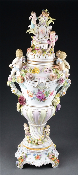 LARGE MEISSEN PORCELAIN HAND-PAINTED LIDDED URN WITH APPLIED CHERUBS AND FLOWERS.