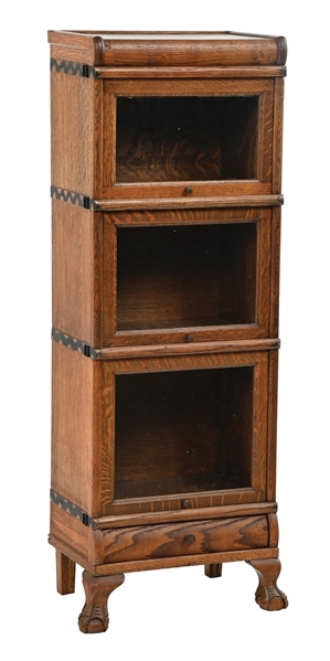HALF-SIZE STACKING BOOKCASE IN OAK WITH LEGS.