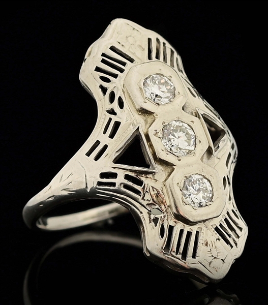 LADIES ANTIQUE 14K WHITE GOLD FILIGREE DIAMOND RING.