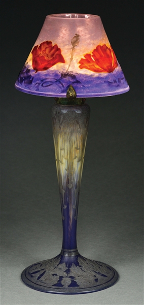 C. 1910 DAUM NANCY WHEEL-CARVED CAMEO GLASS FLORAL POPPY DÉCOR TABLE LAMP.