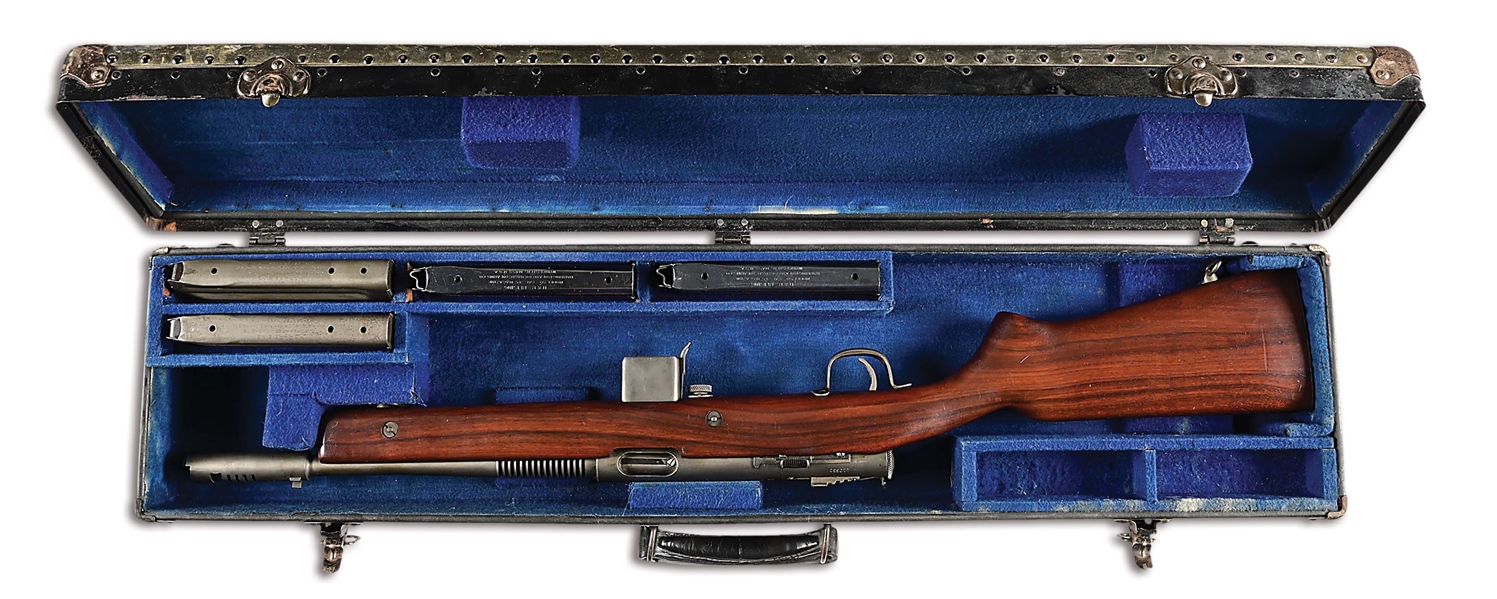 (N) HARRINGTON AND RICHARDSON REISING MODEL 50 MACHINE GUN WITH ATTRACTIVE WOOD AND ORIGINAL TRUNK CASE (CURIO AND RELIC).