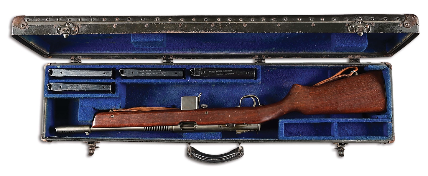 (N) HARRINGTON AND RICHARDSON REISING MODEL 50 MACHINE GUN WITH EXCELLENT WOOD AND ORIGINAL TRUNK CASE (CURIO AND RELIC).