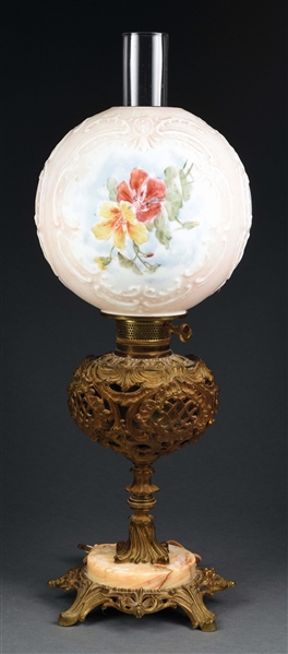 EARLY 20TH CENTURY FLORAL KEROSENE GLOBE LAMP.