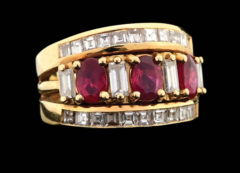 LADIES 18K YELLOW GOLD RUBY AND DIAMOND RING.