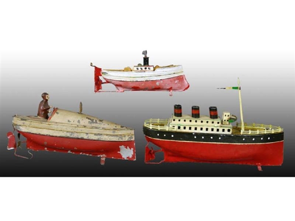 LOT OF 3: GERMAN TIN WIND-UP BOATS.               