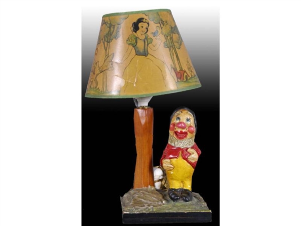 DISNEY LAMP WITH BASHFUL AND SNOW WHITE SHADE.    