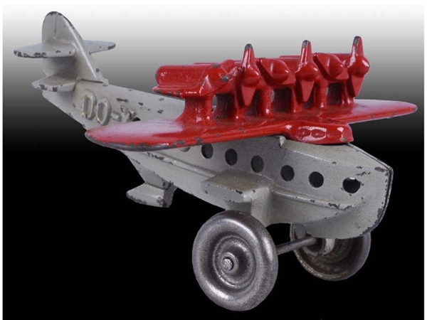 CAT IRON HUBLEY MID SIZE DOX AIRPLANE TOY.        