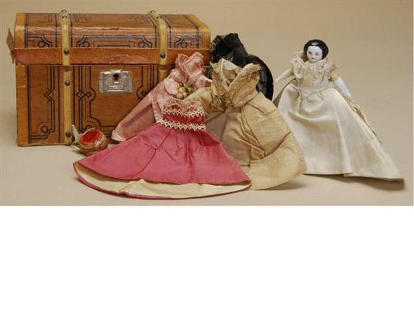 MINIATURE CHINA LADY WITH TRUNK                   
