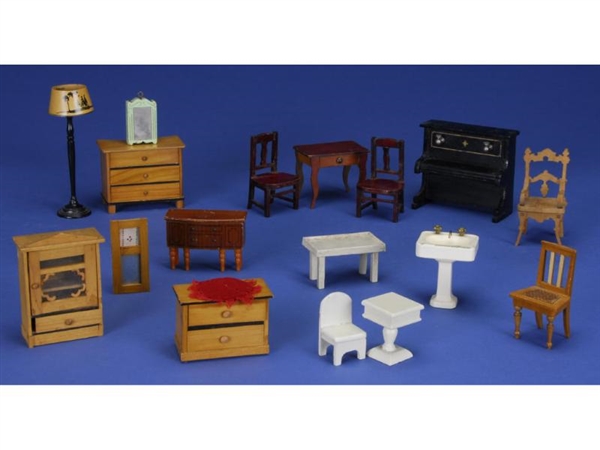 LOT: VINTAGE AND ANTIQUE DOLLHOUSE FURNITURE MN   