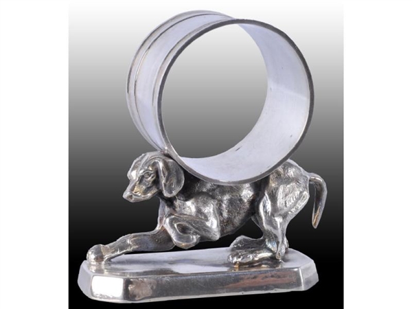 CROUCHED HUNTING DOG FIGURAL NAPKIN RING.         