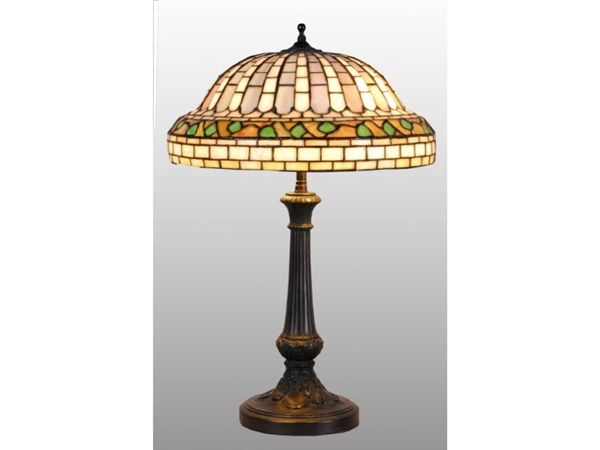 STAINED AND LEADED GLASS LAMP WITH BASE.          