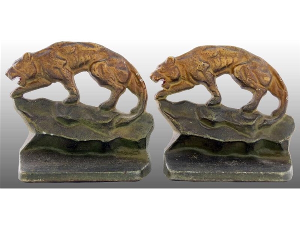 MOUNTAIN LION ON ROCKS CAST IRON BOOKENDS.        
