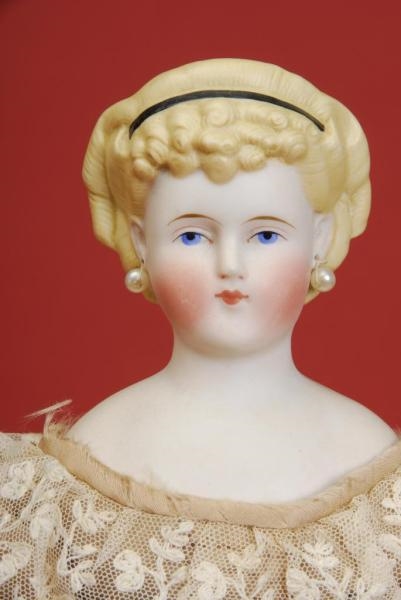 PARIAN LADY WITH RIBBON & PIERCED EARS            