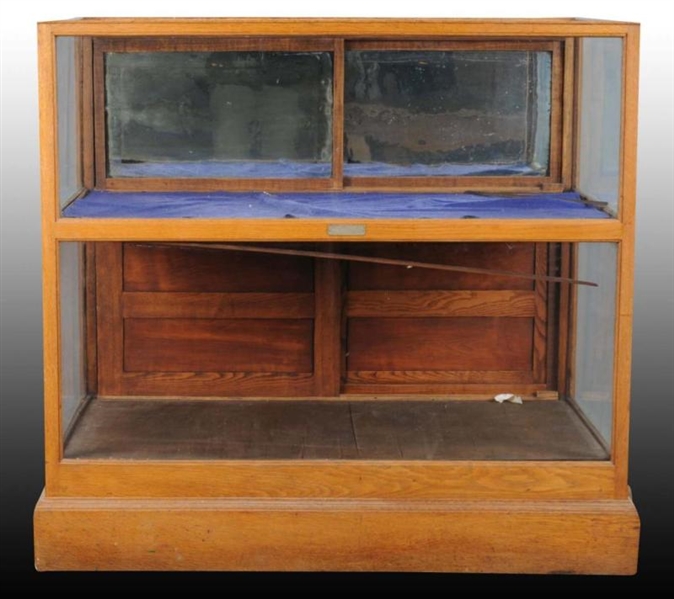 CLAES & LEHBEUTER CO. COUNTRY STORE DISPLAY CASE. 