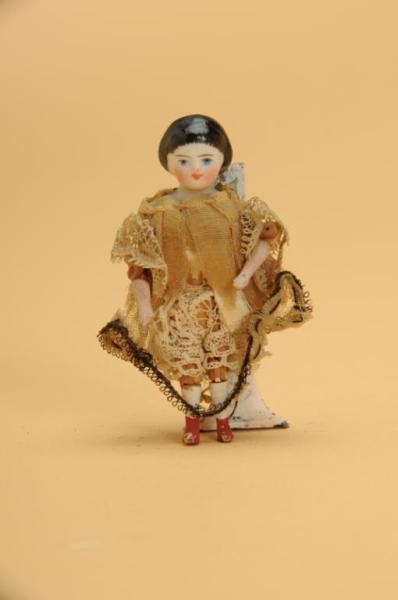 MINIATURE PARIAN LADY WITH PEG WOODEN BODY        