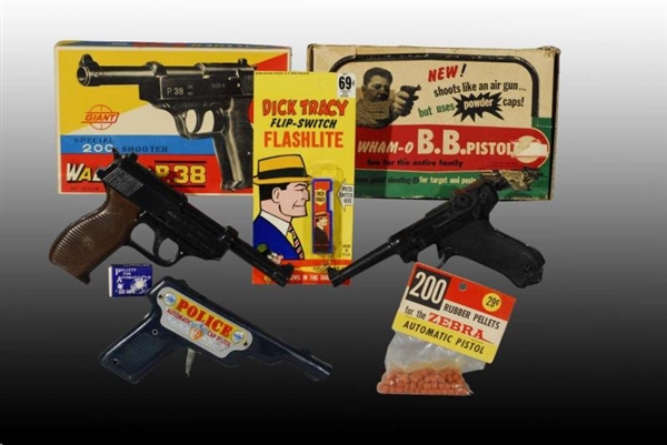 LOT OF 4: TOY GUN & POLICE DETECTIVE ITEMS.       