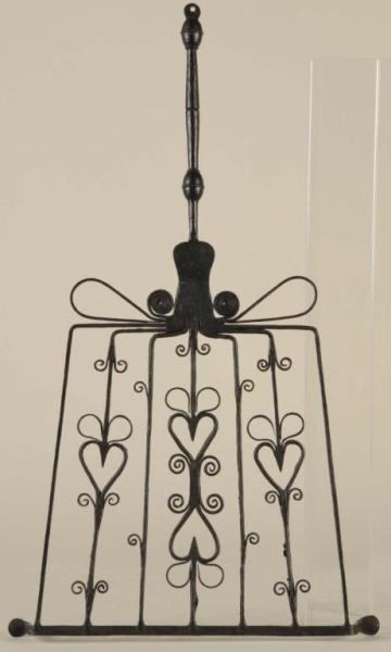 LARGE WROUGHT IRON HEARTH BROILER WITH HEARTS.    