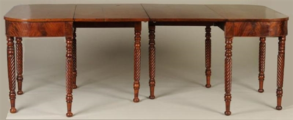 NEW YORK LATE FEDERAL DINING TABLE.               