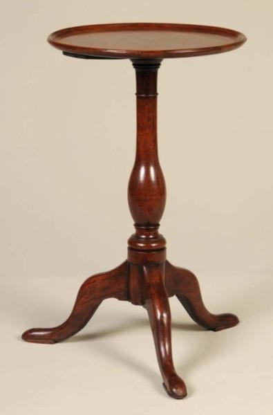 QUEEN ANNE MAHOGANY DISH TOP CANDLE STAND.        