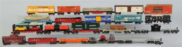 LOT OF 19: LIONEL FREIGHT CARS.                   