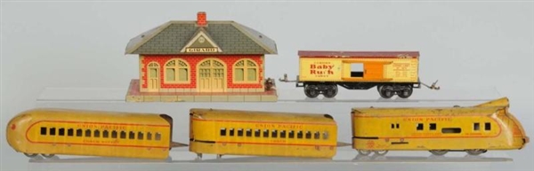 LOT OF LIONEL & MARX CARS WITH STATION.           