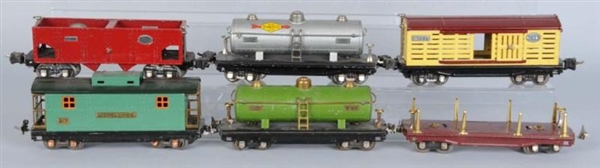 LOT OF 10: LIONEL O-GAUGE FREIGHT CARS.           