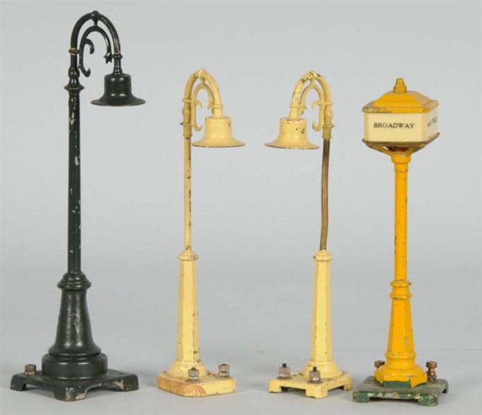 LOT OF 4: LIONEL LAMP POSTS.                      