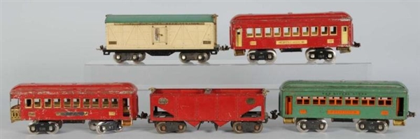 LOT OF 7: LIONEL FREIGHT & PASSENGER CARS.        