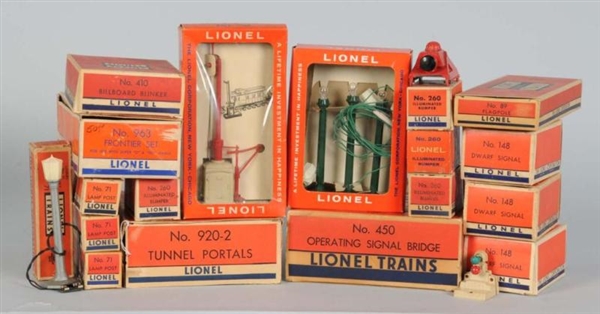 LOT OF LIONEL ACCESSORIES & BOXES.                