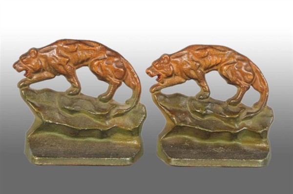 PAIR OF CAST IRON MOUNTAIN LION BOOKENDS.         