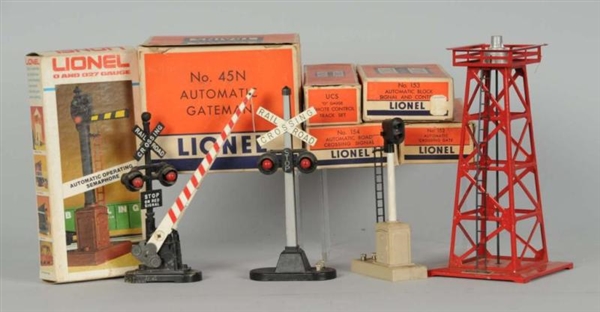 LOT OF ASSORTED LIONEL CATALOGS & ACCESSORIES.    