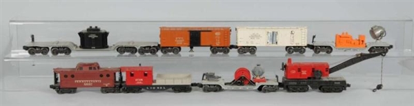 LOT OF 8: LIONEL O-GAUGE FREIGHT CARS.            