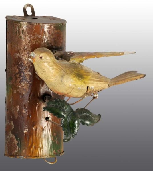 TIN HAND-PAINTED BIRD ON LOG WIND-UP TOY.         