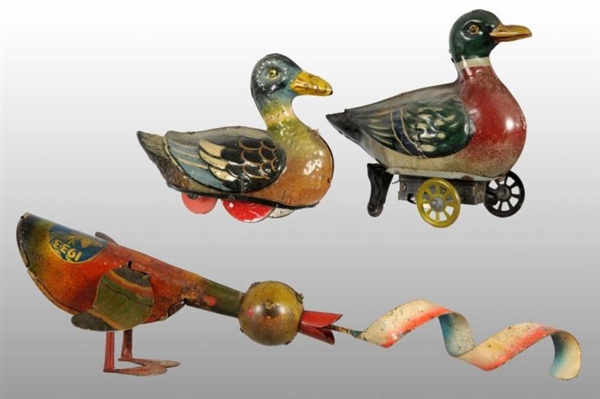 LOT OF 3: TIN LITHO DUCK TOYS.                    