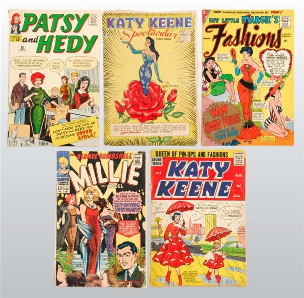 LOT OF 8: COMIC BOOKS WITH PAPER DOLLS.           
