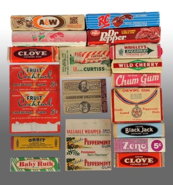 LOT OF ASSORTED GUM PACKS & WRAPPERS.             
