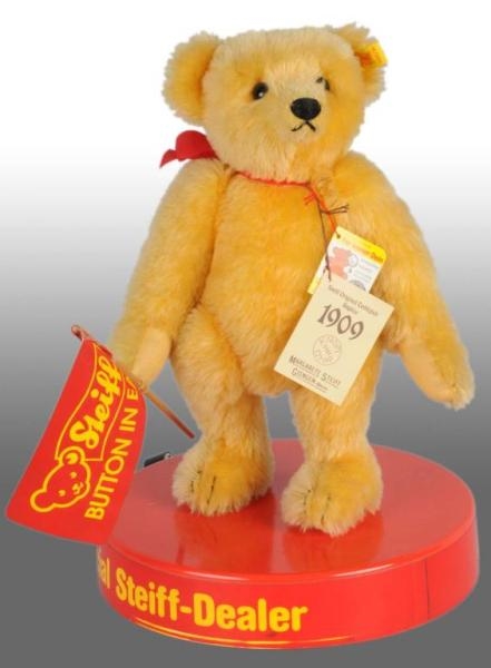 STEIFF BEAR AUTOMATED STORE DISPLAY PIECE.        