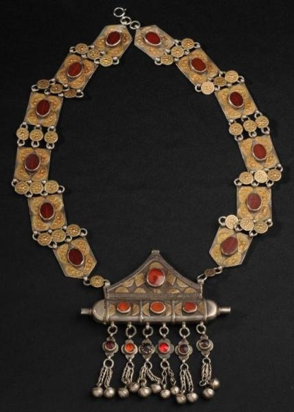 MIDDLE EASTERN RED STONE NECKLACE.                