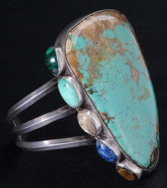 AMERICAN INDIAN BRACELET WITH TURQUOISE STONE.    