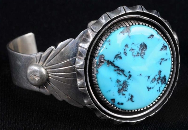 AMERICAN INDIAN BRACELET WITH TURQUOISE STONE.    